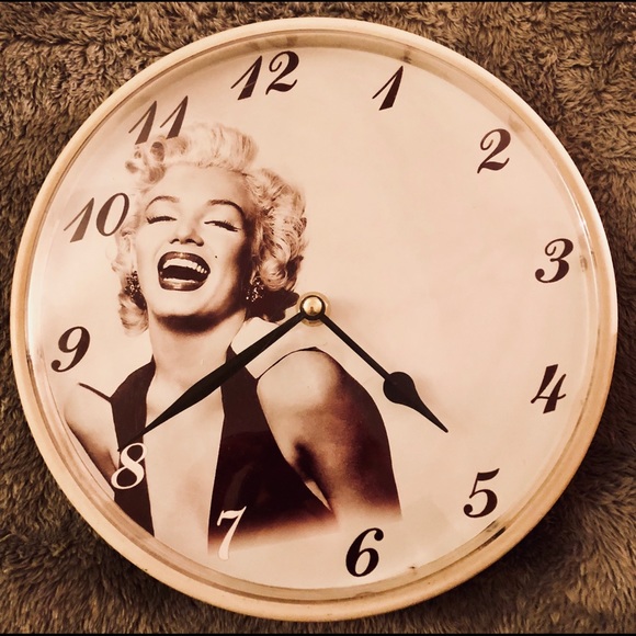 A Marilyn Monroe Clock. - Picture 1 of 1